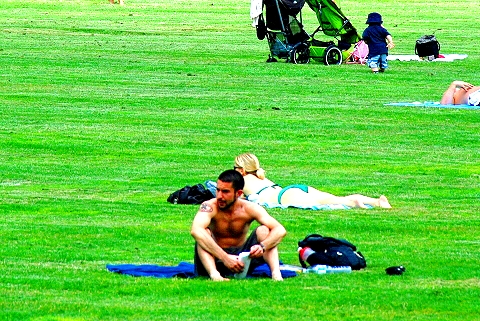 NY-Sunbathers_in_Central_Park_Sheepsmeadow-05.JPG