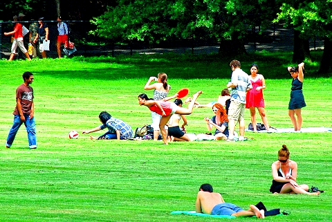 NY-Sunbathers_in_Central_Park_Sheepsmeadow-06.JPG