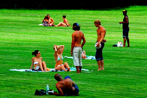 NY-Sunbathers_in_Central_Park_Sheepsmeadow-07.JPG