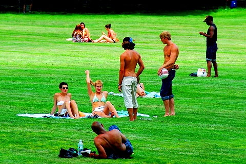 NY-Sunbathers_in_Central_Park_Sheepsmeadow-08.JPG