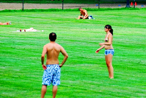 NY-Sunbathers_in_Central_Park_Sheepsmeadow-09.JPG