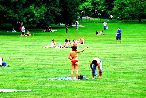 NY-Sunbathers_in_Central_Park_Sheepsmeadow-16.JPG