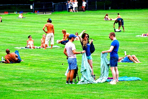 NY-Sunbathers_in_Central_Park_Sheepsmeadow-17.JPG
