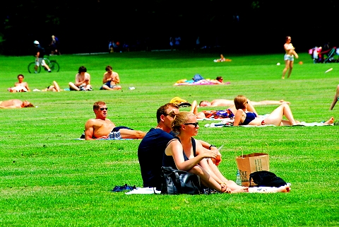 NY-Sunbathers_in_Central_Park_Sheepsmeadow-19.JPG