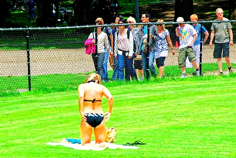 NY-Sunbathers_in_Central_Park_Sheepsmeadow-26.JPG