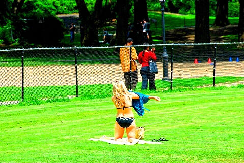 NY-Sunbathers_in_Central_Park_Sheepsmeadow-27.JPG