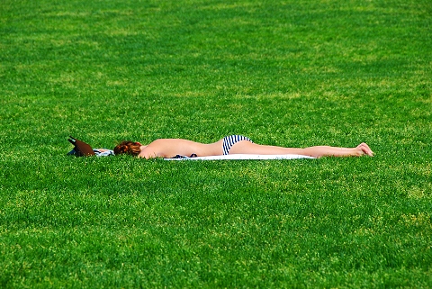 NY-Sunbathing_in_Central_Park-24.JPG