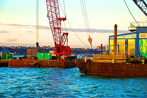 NY-Sunset_From_Chelsea_Piers-03-Cranes_on_Barges.JPG