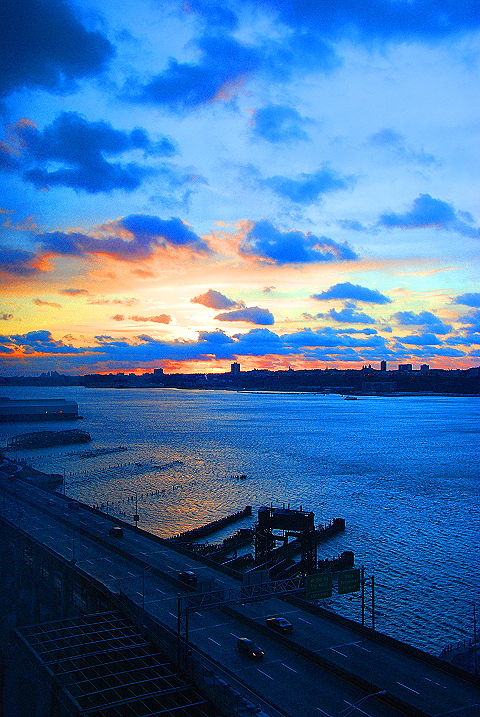 NY-Sunset_over_Hudson_River_New_Years_Eve_2008-1.JPG