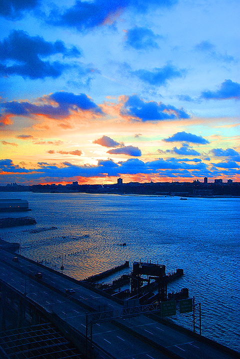 NY-Sunset_over_Hudson_River_New_Years_Eve_2008-2.JPG