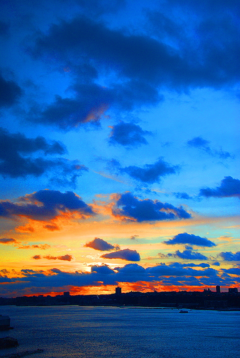 NY-Sunset_over_Hudson_River_New_Years_Eve_2008-3.JPG