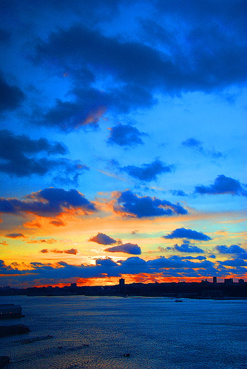NY-Sunset_over_Hudson_River_New_Years_Eve_2008-4.JPG