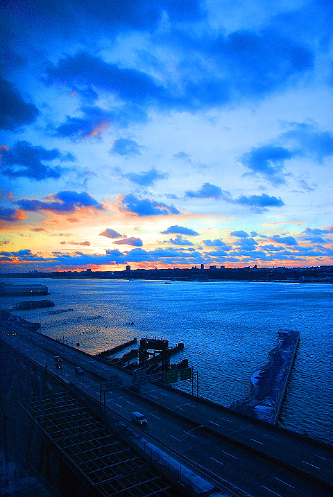 NY-Sunset_over_Hudson_River_New_Years_Eve_2008-5.JPG