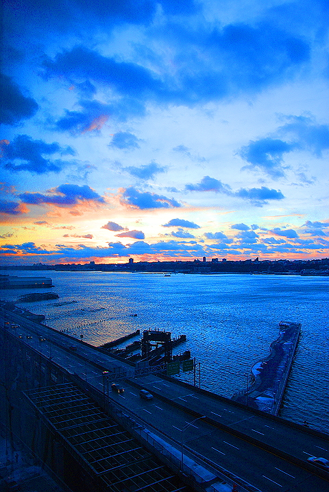 NY-Sunset_over_Hudson_River_New_Years_Eve_2008-6.JPG