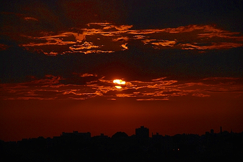 NY-Sunset_over_the_Huson_River-June_30_2008-04.JPG