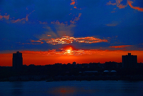 NY-Sunset_over_the_Huson_River-June_30_2008-08.JPG