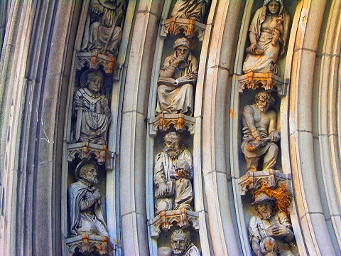 NY-Synod_House_at_Cathedral_of_St_John_Divine-Gargoyles-16.JPG