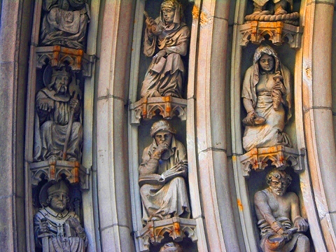 NY-Synod_House_at_Cathedral_of_St_John_Divine-Gargoyles-17.JPG