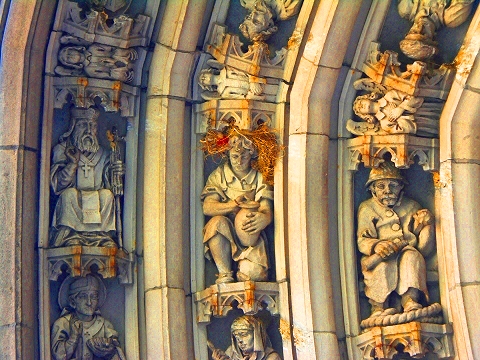 NY-Synod_House_at_Cathedral_of_St_John_Divine-Gargoyles-18.JPG