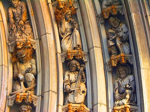 NY-Synod_House_at_Cathedral_of_St_John_Divine-Gargoyles-21.JPG