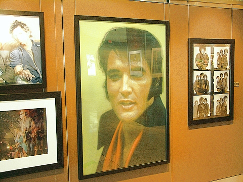 NY-Time_Warner_Center_and_Gallery-07-Elvis.jpg
