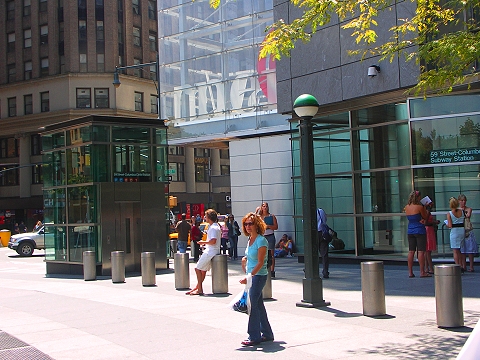 NY-Time_Warner_Center-Lunchtime_People_Shots-The_Gateway_To_The_Upper_Westside-01.JPG