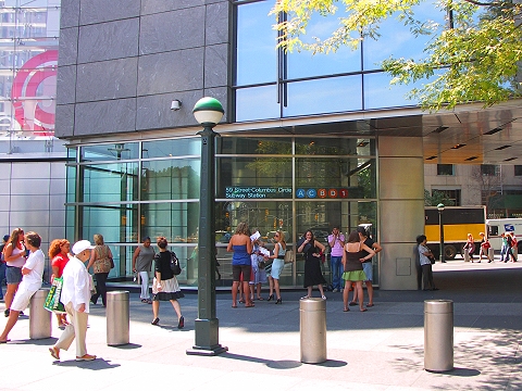 NY-Time_Warner_Center-Lunchtime_People_Shots-The_Gateway_To_The_Upper_Westside-05.JPG