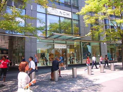 NY-Time_Warner_Center-Lunchtime_People_Shots-The_Gateway_To_The_Upper_Westside-06.JPG
