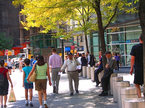 NY-Time_Warner_Center-Lunchtime_People_Shots-The_Gateway_To_The_Upper_Westside-21.JPG