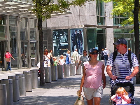 NY-Time_Warner_Center-Lunchtime_People_Shots-The_Gateway_To_The_Upper_Westside-26.JPG
