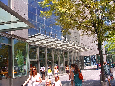 NY-Time_Warner_Center-Lunchtime_People_Shots-The_Gateway_To_The_Upper_Westside-27.JPG