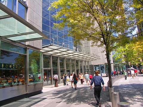 NY-Time_Warner_Center-Lunchtime_People_Shots-The_Gateway_To_The_Upper_Westside-28.JPG