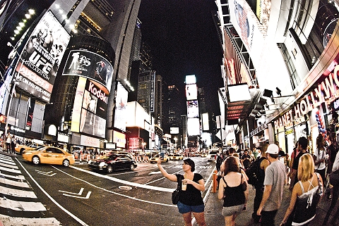 NY-Times_Square_at_Night-Fisheye_Lense-15.jpg
