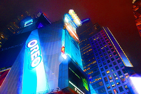 NY-Times_Square-Nightshots-Rain-09-Oreo.JPG