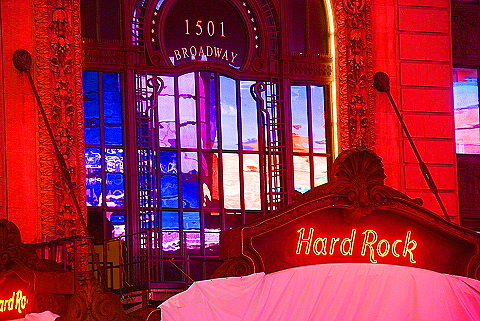 NY-Times_Square-Nightshots-Rain-17-Hard_Rock.JPG