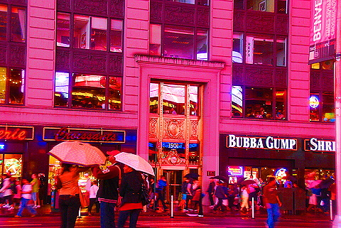 NY-Times_Square-Nightshots-Rain-22-Bubba_Gump.JPG