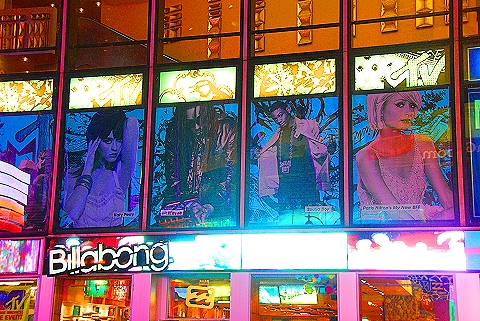 NY-Times_Square-Nightshots-Rain-26-Billabong.JPG