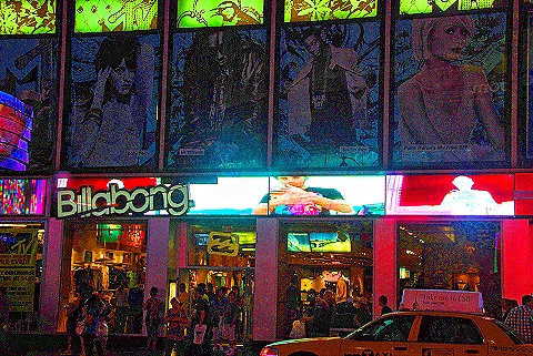 NY-Times_Square-Nightshots-Rain-27-Billabong.JPG