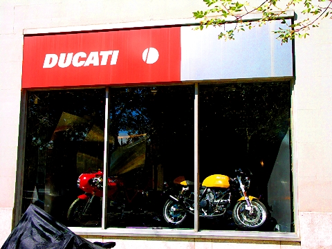NY-Tribeca-Aprilia_NY-Ducati_Triumph_Motorcycles-11.JPG