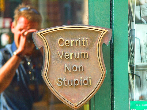 NY-Tribeca-Duane_Park-Cerriti_Verum_Non_Stupidi.JPG