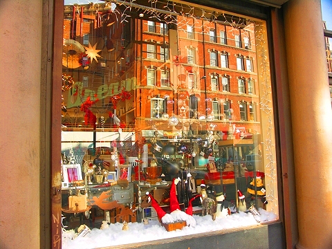 NY-Tribeca-Duane_Street_Christmas_Windows-03.JPG