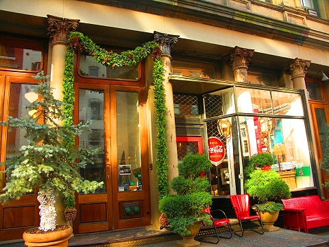 NY-Tribeca-Duane_Street_Christmas_Windows-07.JPG