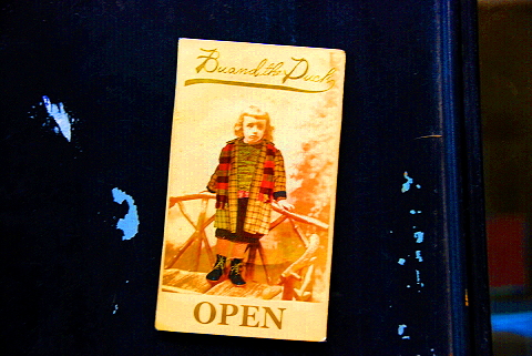 NY-Tribeca-Franklin_Street_Windows_Signs-20-Bu_and_the_Duck.JPG