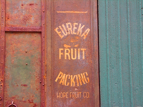 NY-Tribeca_Storefronts-36-Eureka_Fruit_Packing.JPG