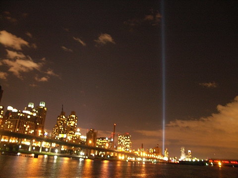 NY-Twin_Towers-Floodlights-9_11_2006_03.jpg