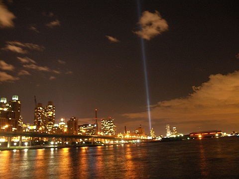 NY-Twin_Towers-Floodlights-9_11_2006_04.jpg