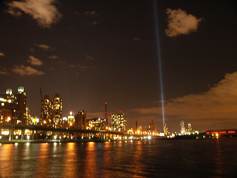 NY-Twin_Towers-Floodlights-9_11_2006_06.jpg