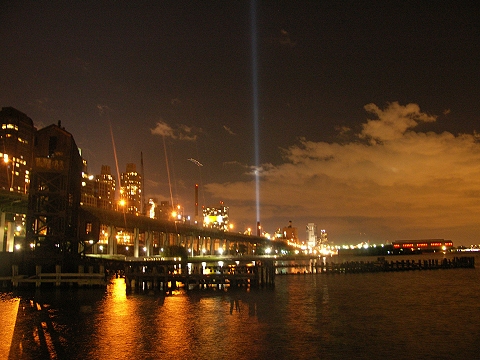 NY-Twin_Towers-Floodlights-9_11_2006_10.jpg