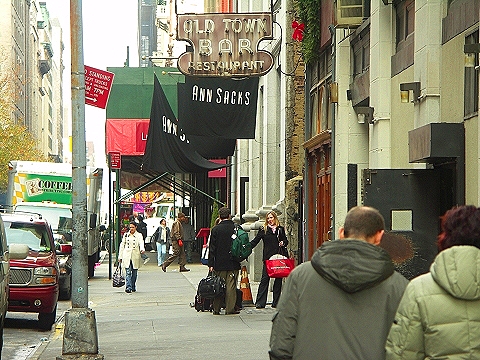 NY-Union_Square-Signs_and_Windows-07.JPG