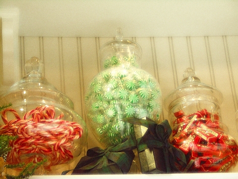 NY-Upper_Eastside-Madison_Avenue-Christmas_Windows-Candy-1.JPG